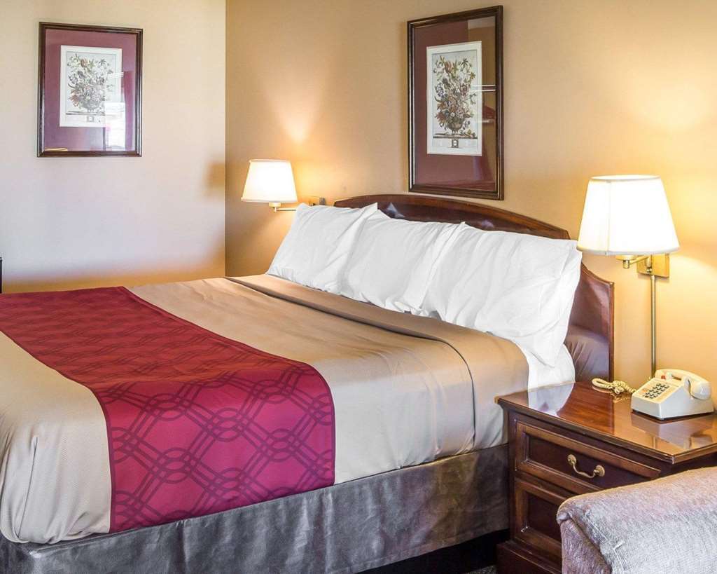 Econo Lodge Union City - Atlanta South Room photo